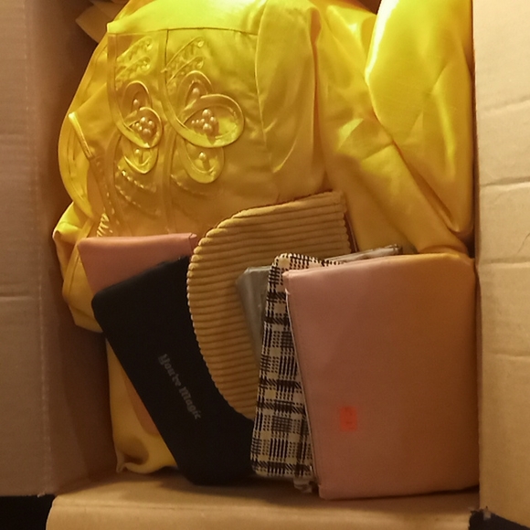 HELP ME CLEAR OUT MY CLOSET AND ROOM AND HOME. EVERYTHING MUST GO. .🥰🙏🤩 - Picture 5 of 8